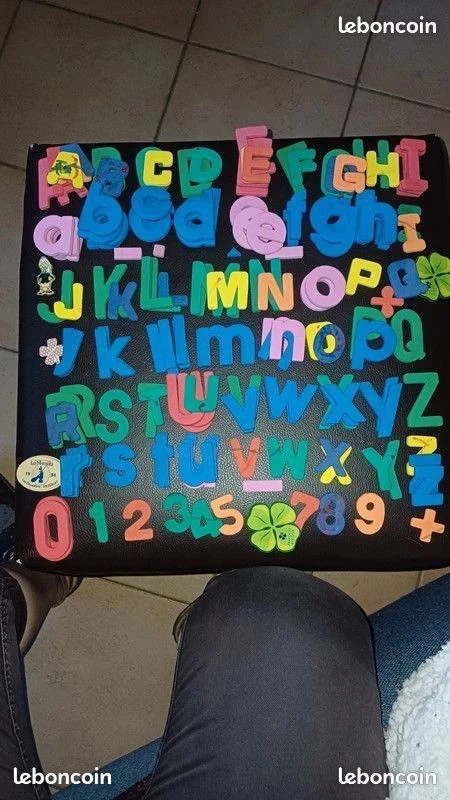 Lettres et chiffres en mousse aimantées